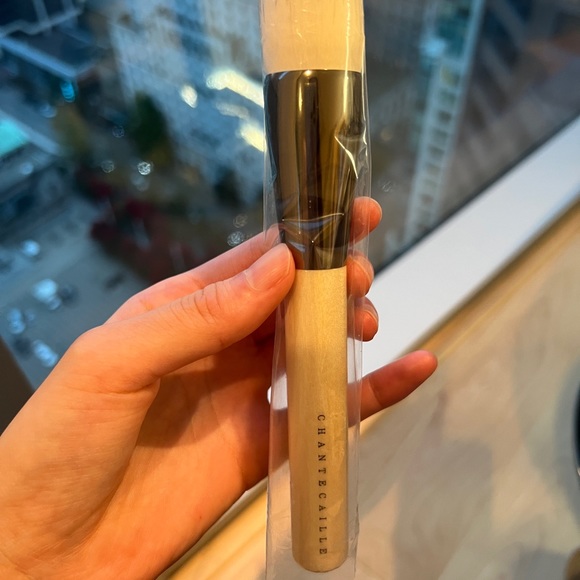 Chantecaille Makeup Brush - Picture 3 of 5